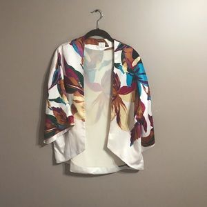 Floral lightweight jacket.